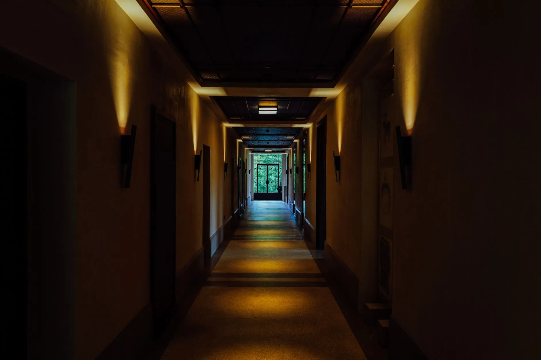 包装材料防潮性能对比：不同材质在制造业仓储中的适用性评估