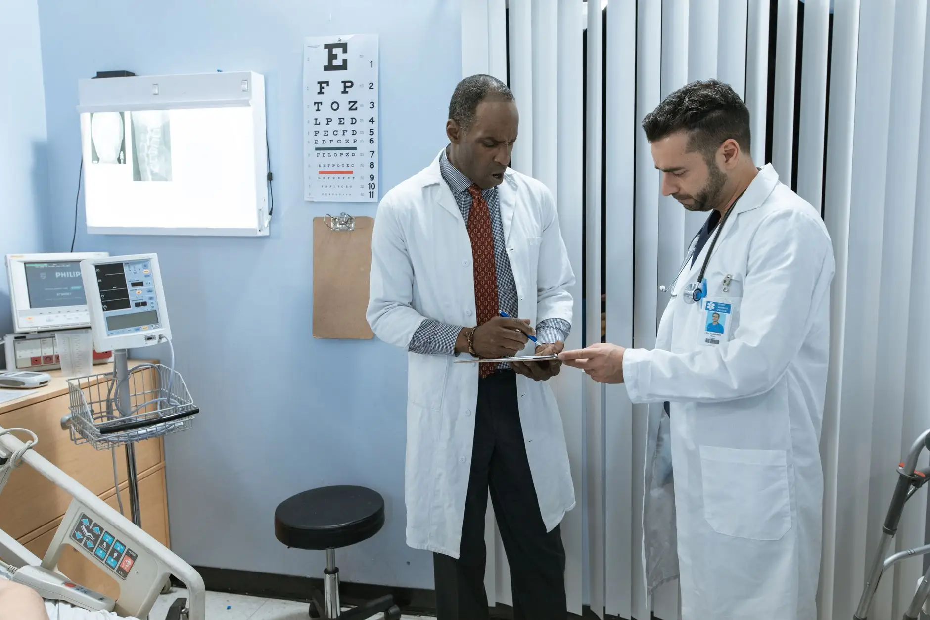 对比分析：不同材质包装耗材在日用百货仓储运输中的适用性